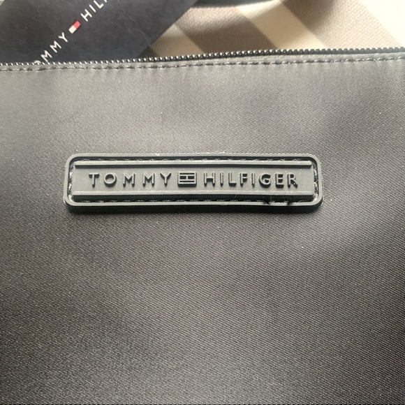 Tommy Hilfiger Black Wristlet NWT - Picture 6 of 6